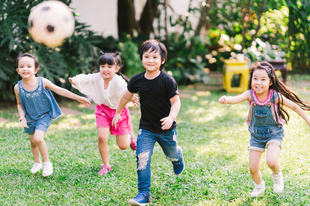 Exercise to strengthen the brain function. Three moves to make children love sports
